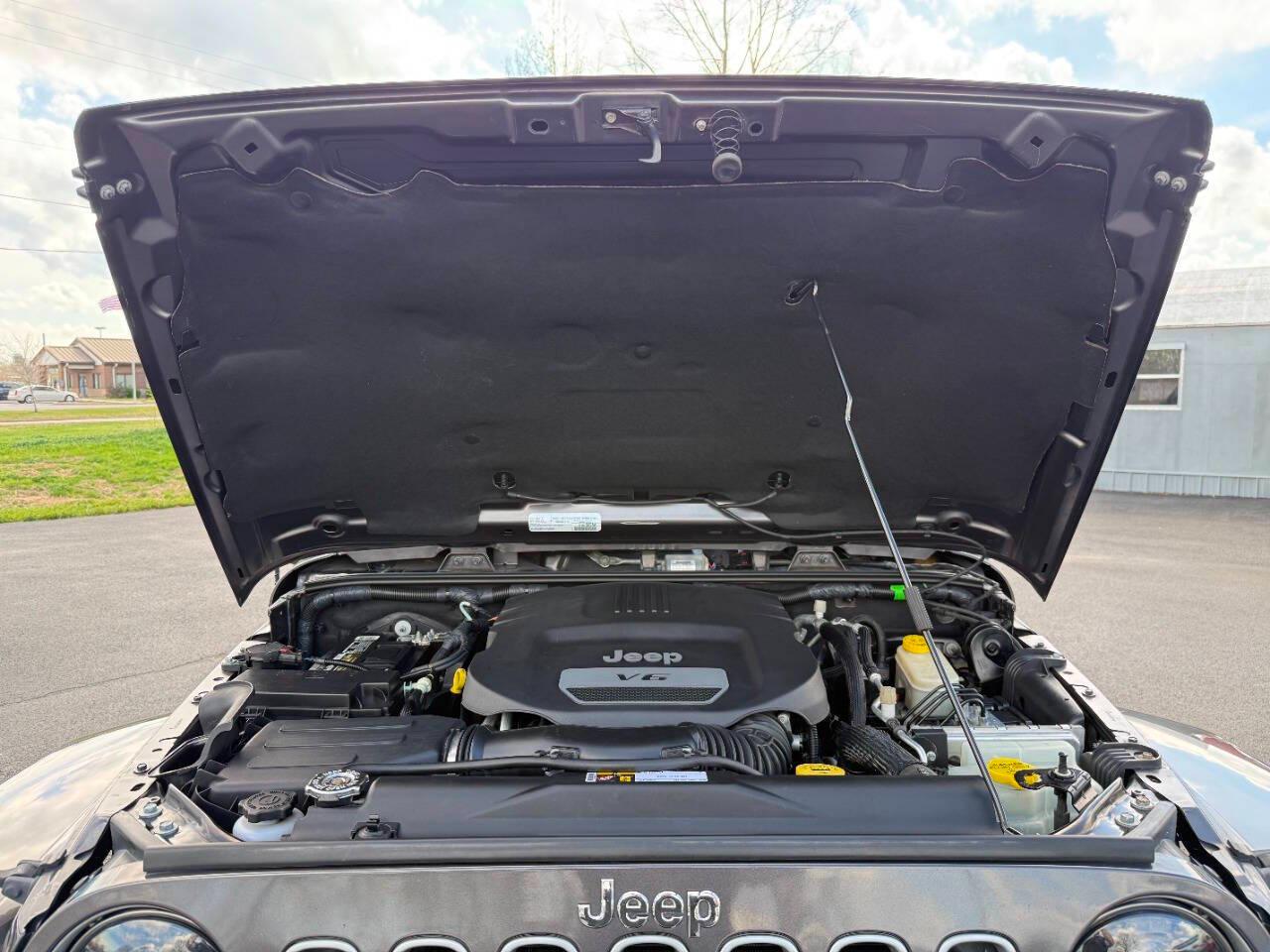 Jeep Wrangler Unlimited 4WD 4dr Sahara 2016