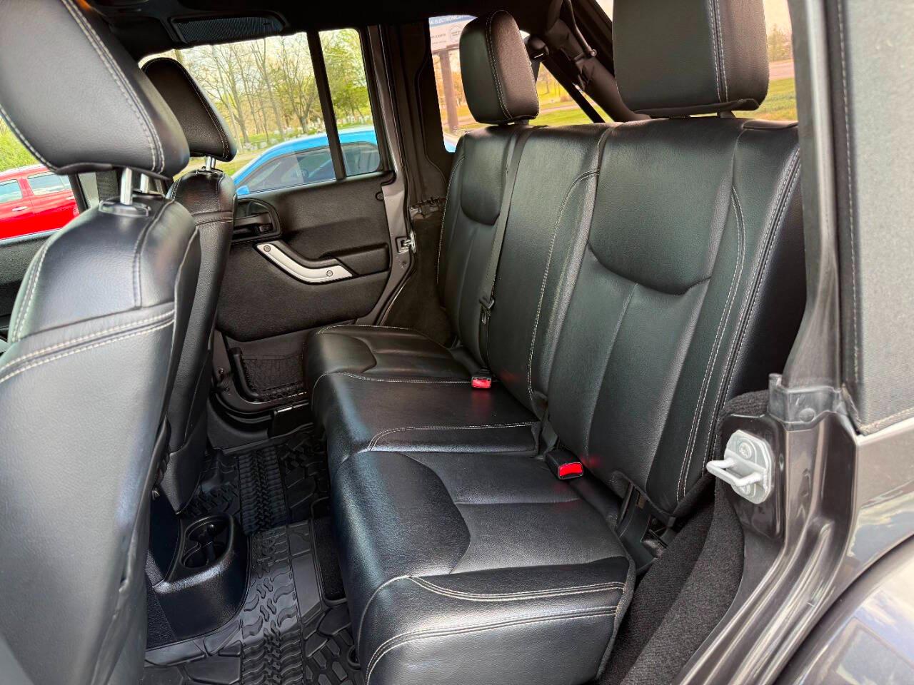 Jeep Wrangler Unlimited 4WD 4dr Sahara 2016