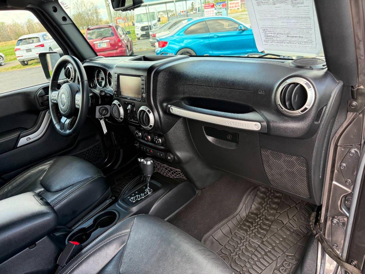 Jeep Wrangler Unlimited 4WD 4dr Sahara 2016