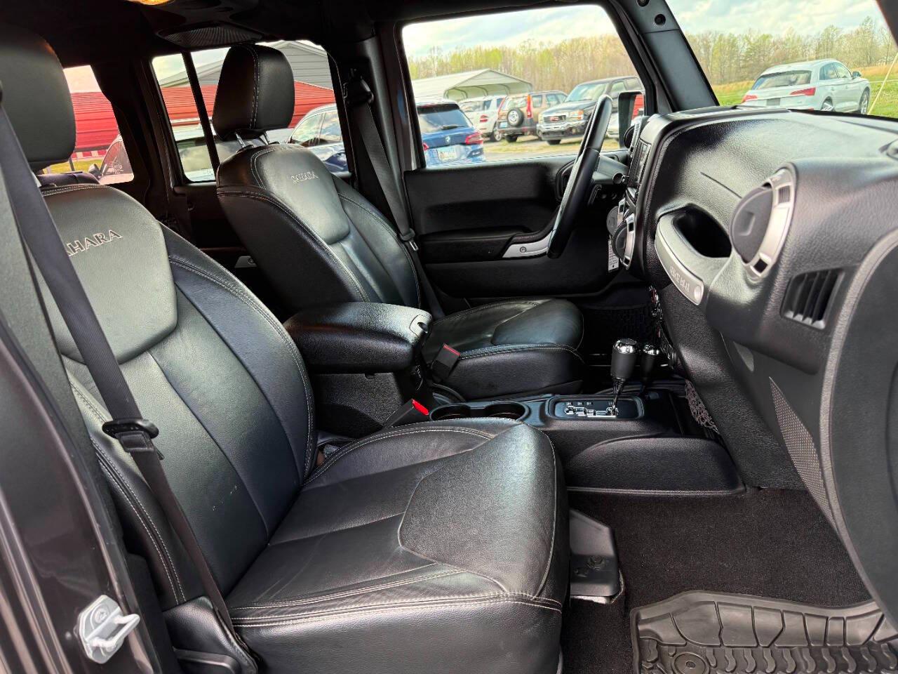 Jeep Wrangler Unlimited 4WD 4dr Sahara 2016