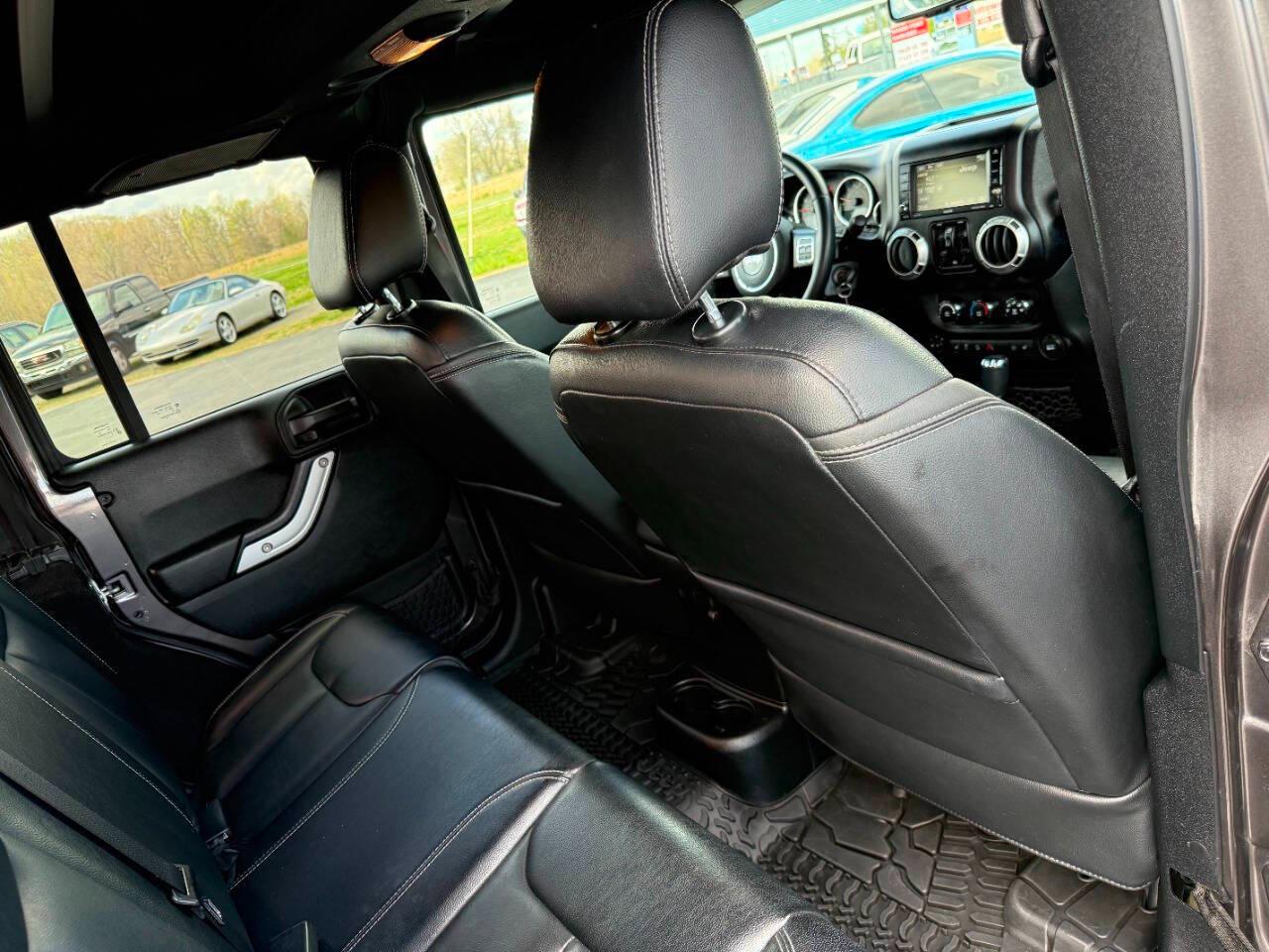 Jeep Wrangler Unlimited 4WD 4dr Sahara 2016