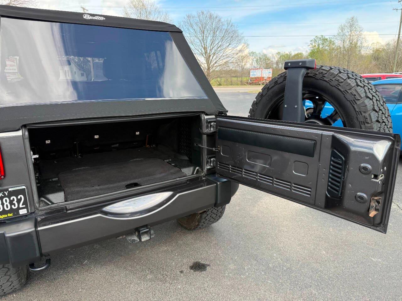 Jeep Wrangler Unlimited 4WD 4dr Sahara 2016