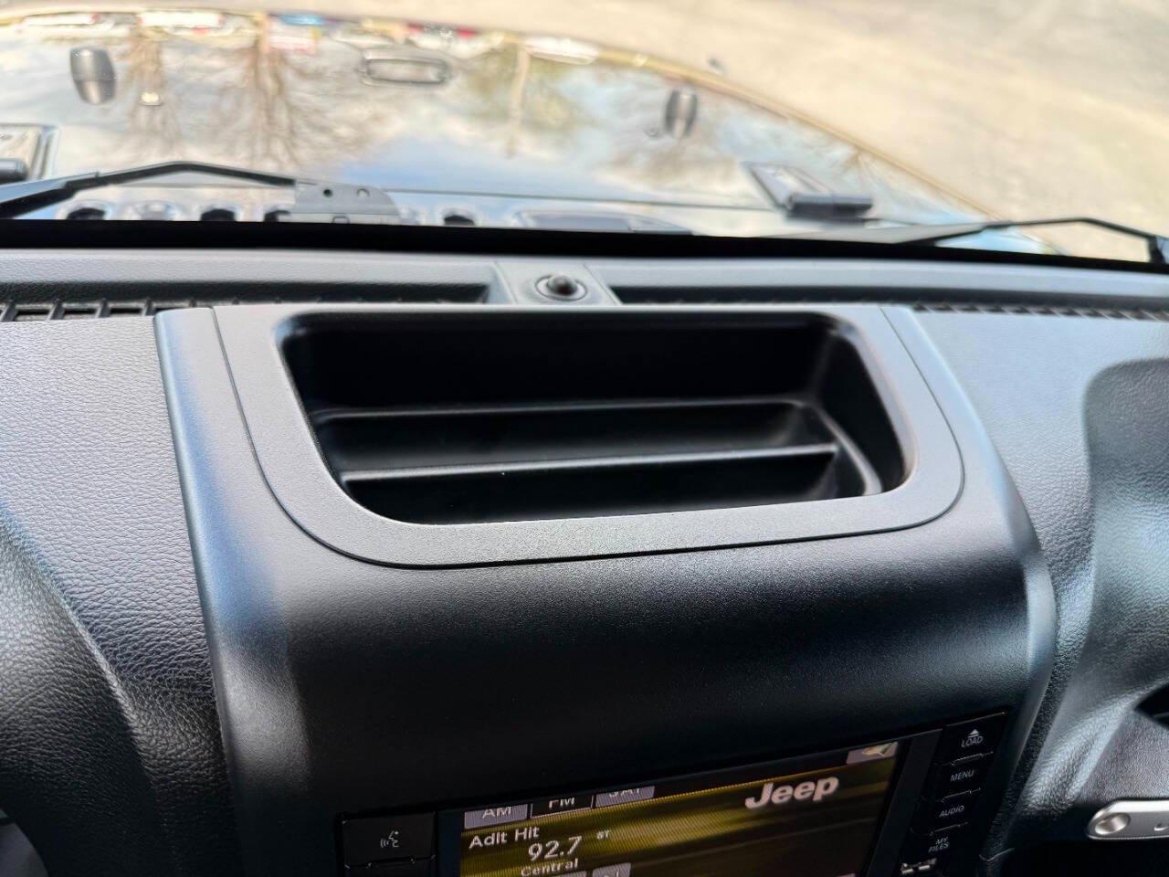 Jeep Wrangler Unlimited 4WD 4dr Sahara 2016