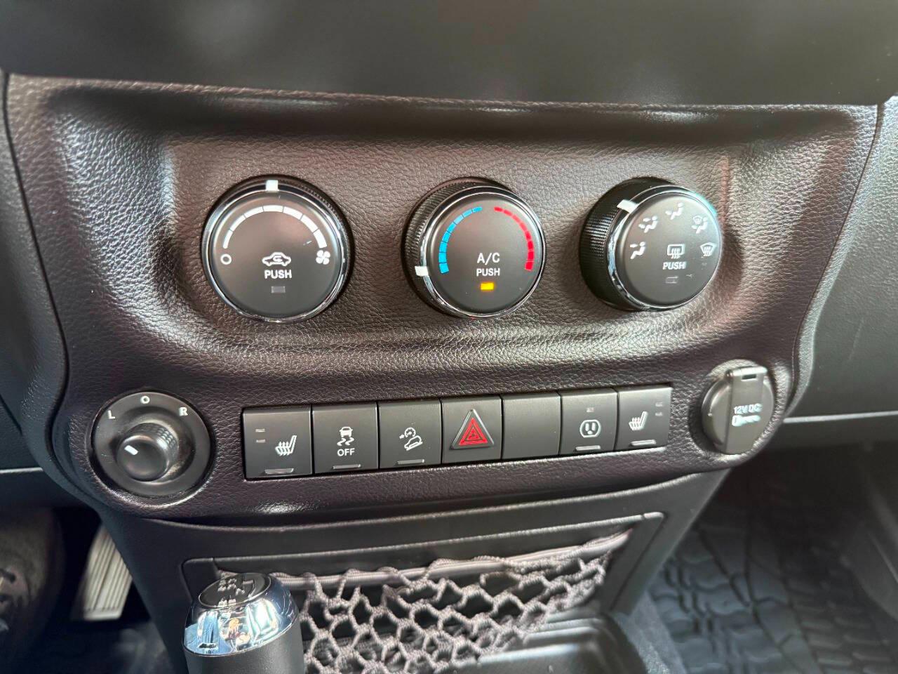 Jeep Wrangler Unlimited 4WD 4dr Sahara 2016