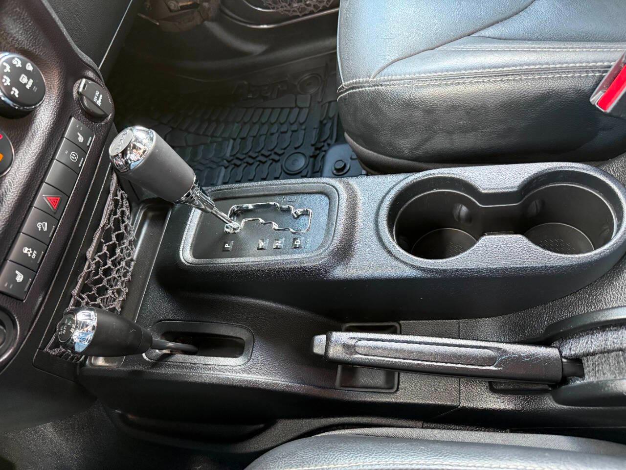 Jeep Wrangler Unlimited 4WD 4dr Sahara 2016