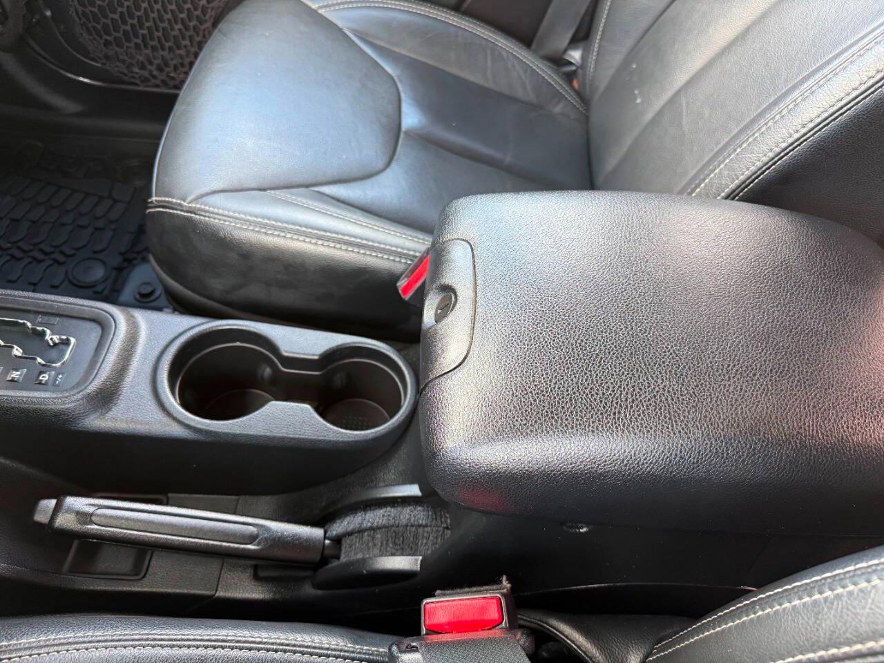 Jeep Wrangler Unlimited 4WD 4dr Sahara 2016