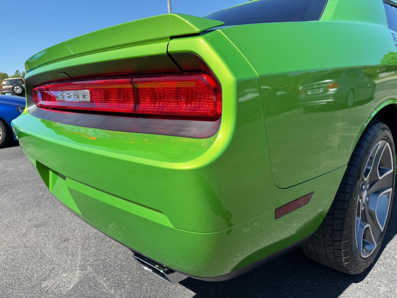 Dodge Challenger 2dr Cpe R/T Classic 2011