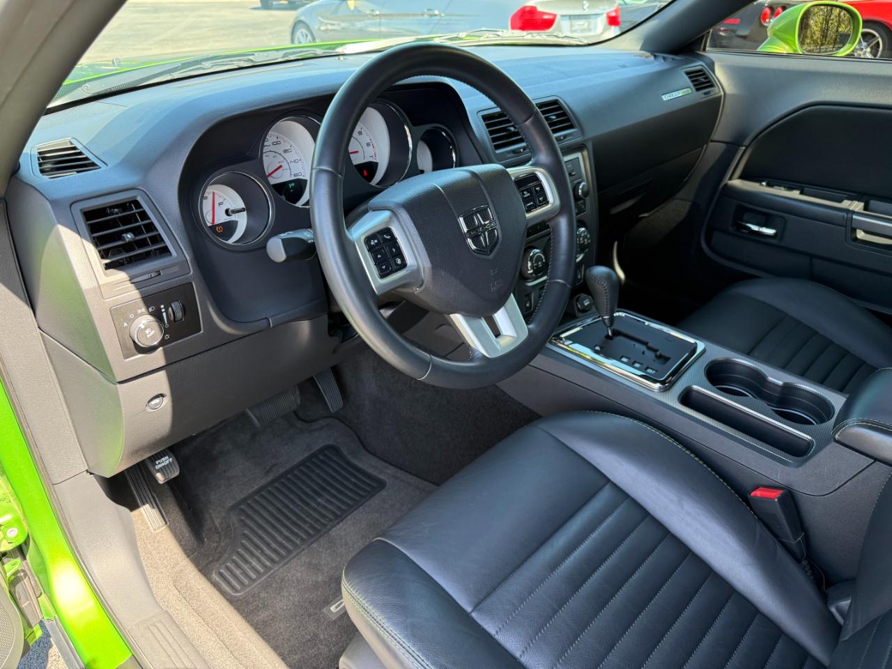 Dodge Challenger 2dr Cpe R/T Classic 2011