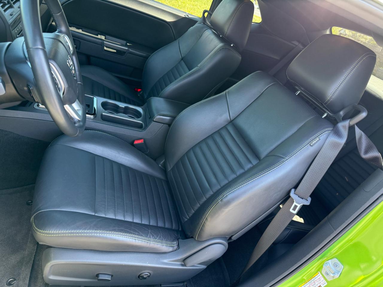 Dodge Challenger 2dr Cpe R/T Classic 2011