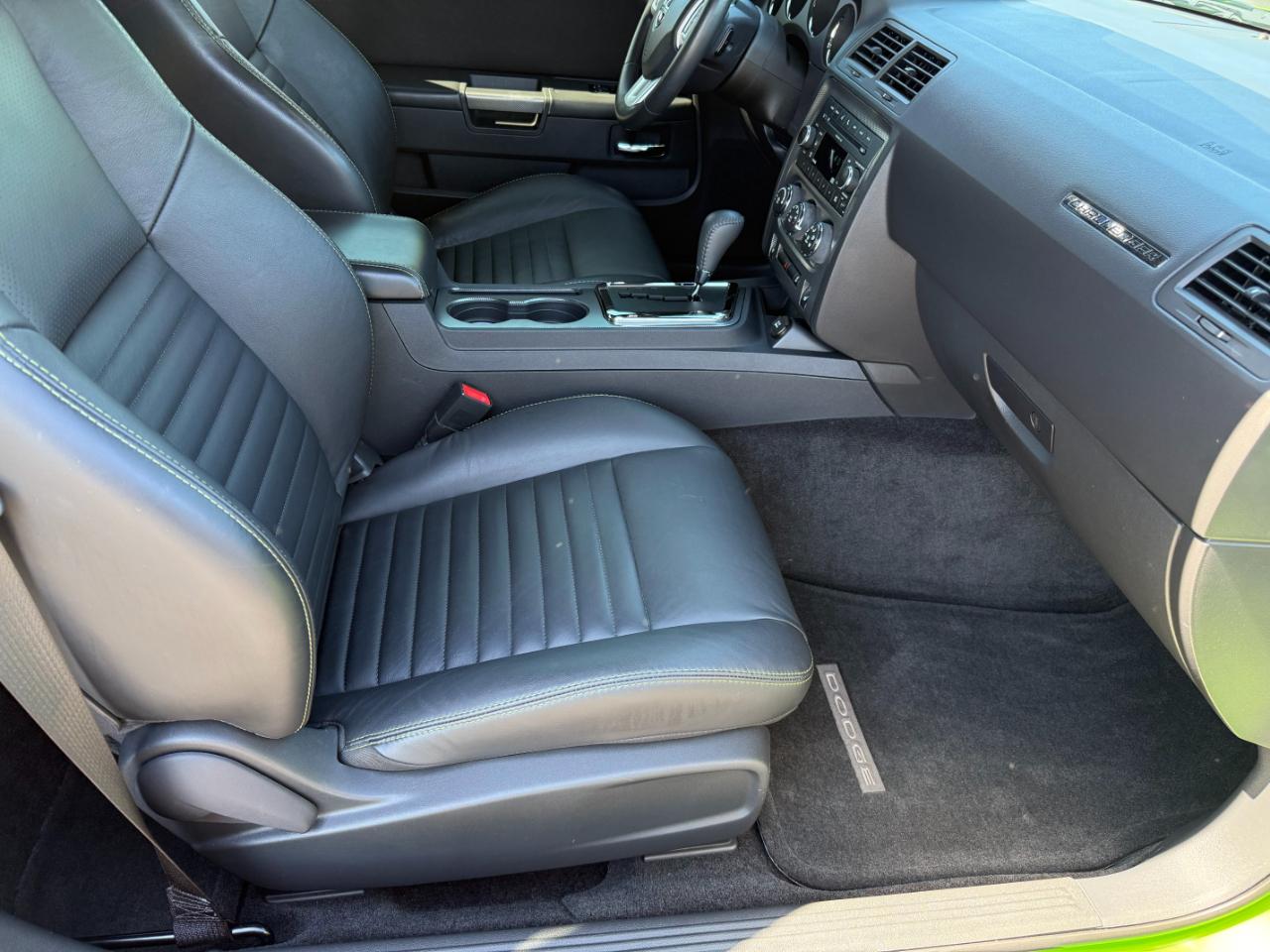 Dodge Challenger 2dr Cpe R/T Classic 2011