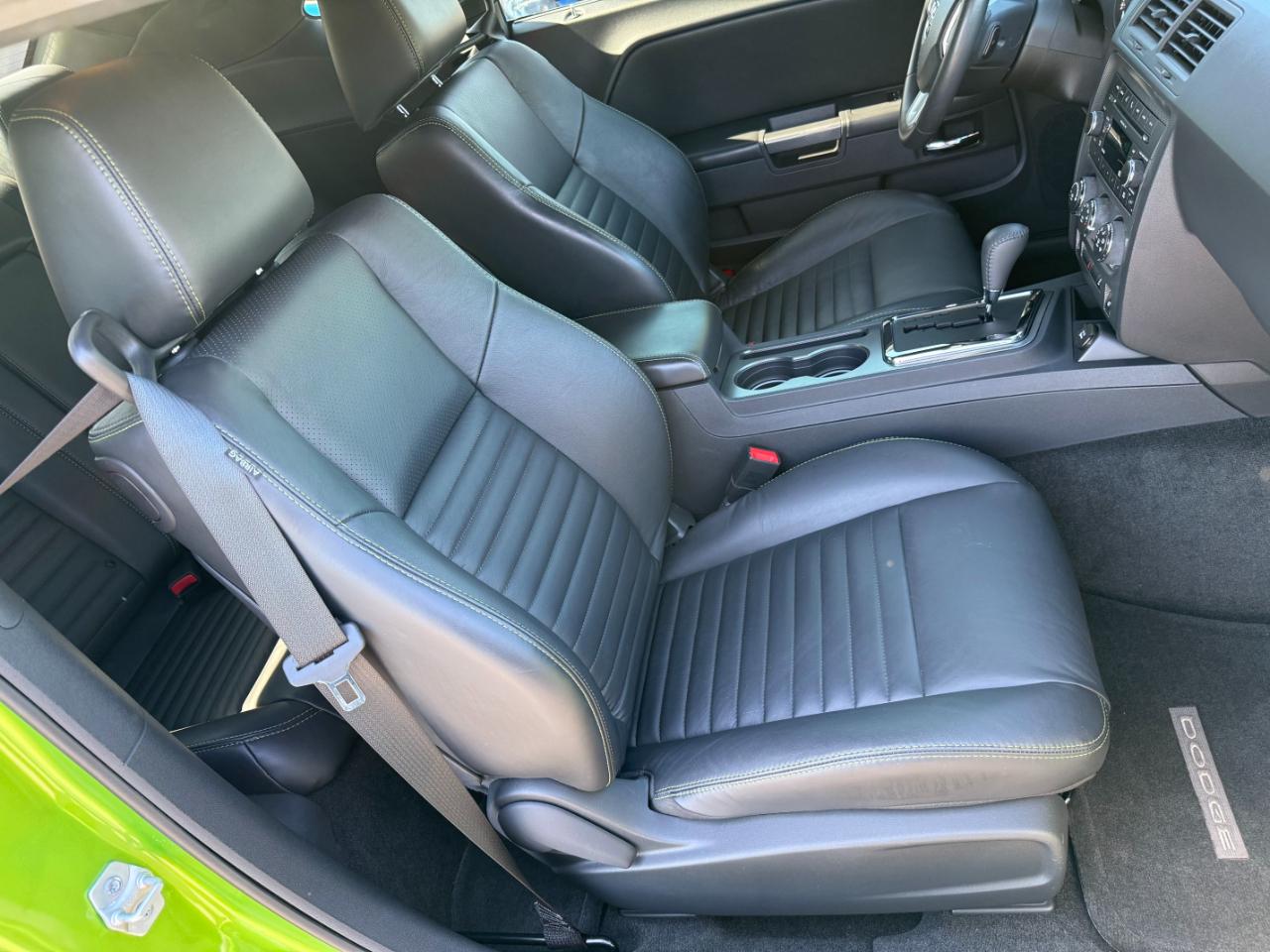 Dodge Challenger 2dr Cpe R/T Classic 2011