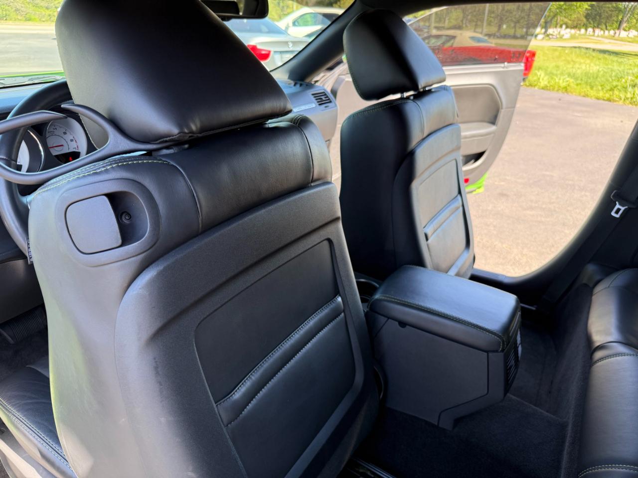 Dodge Challenger 2dr Cpe R/T Classic 2011