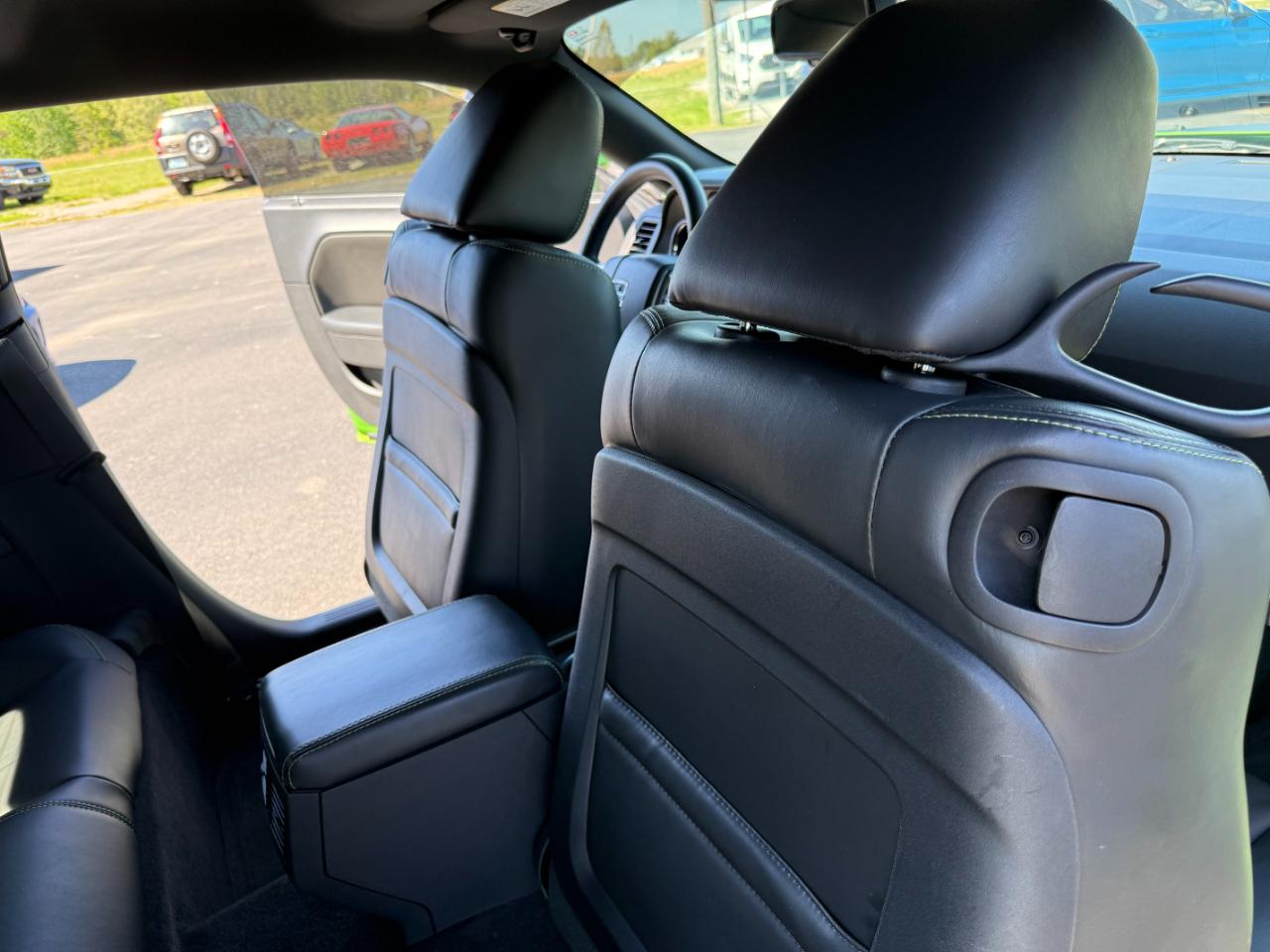 Dodge Challenger 2dr Cpe R/T Classic 2011