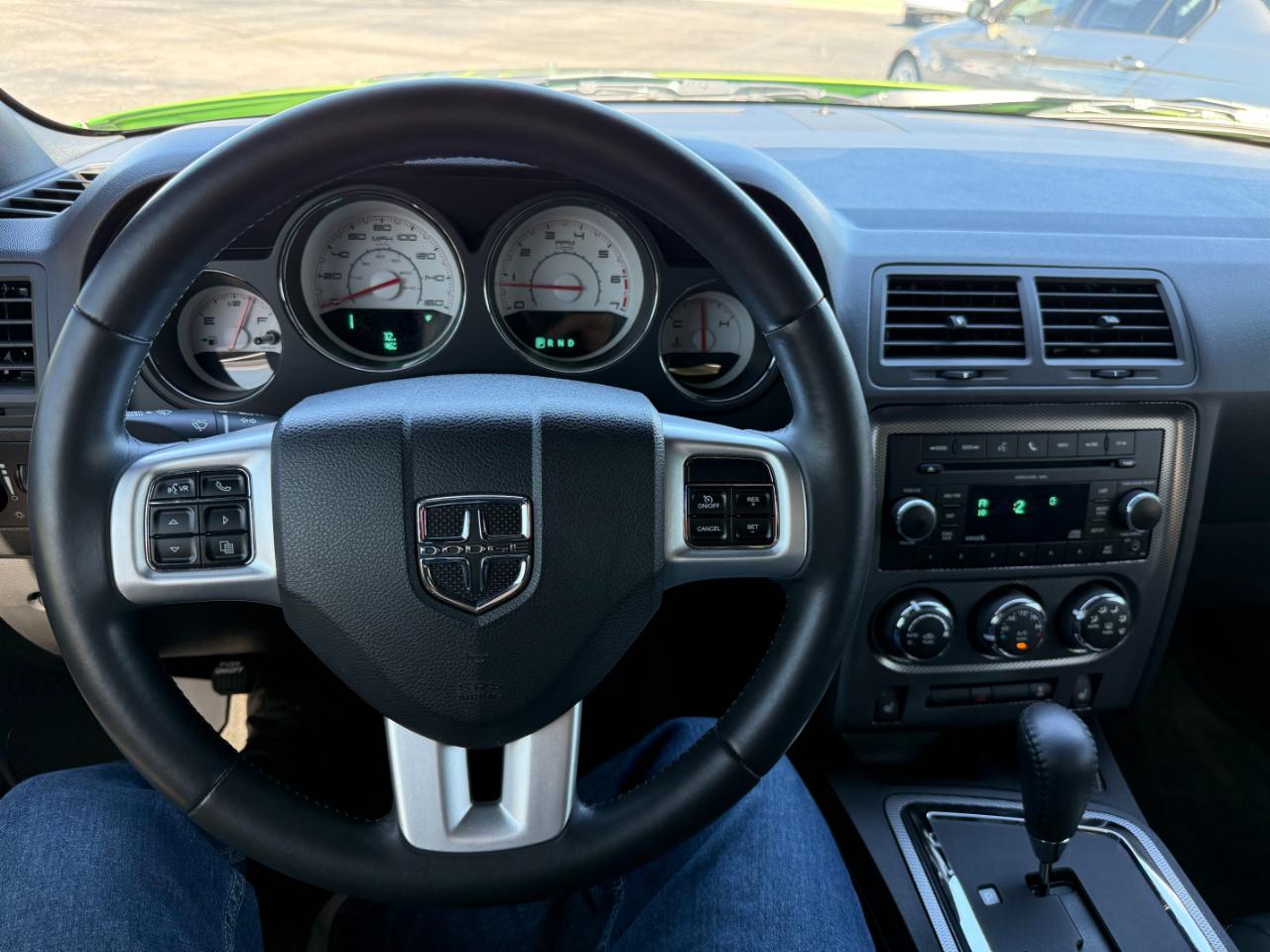 Dodge Challenger 2dr Cpe R/T Classic 2011