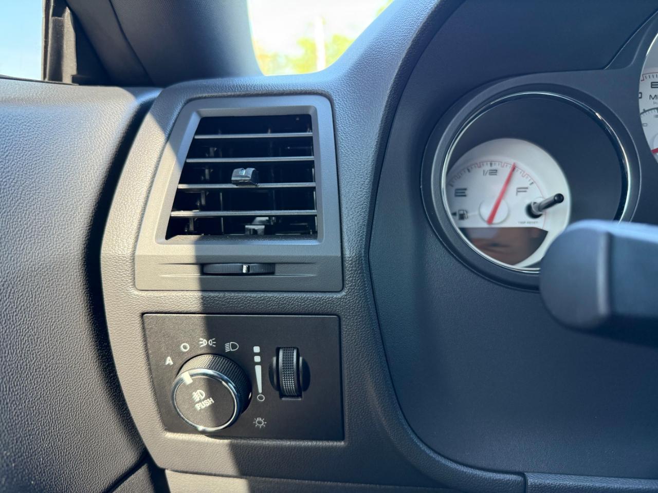 Dodge Challenger 2dr Cpe R/T Classic 2011