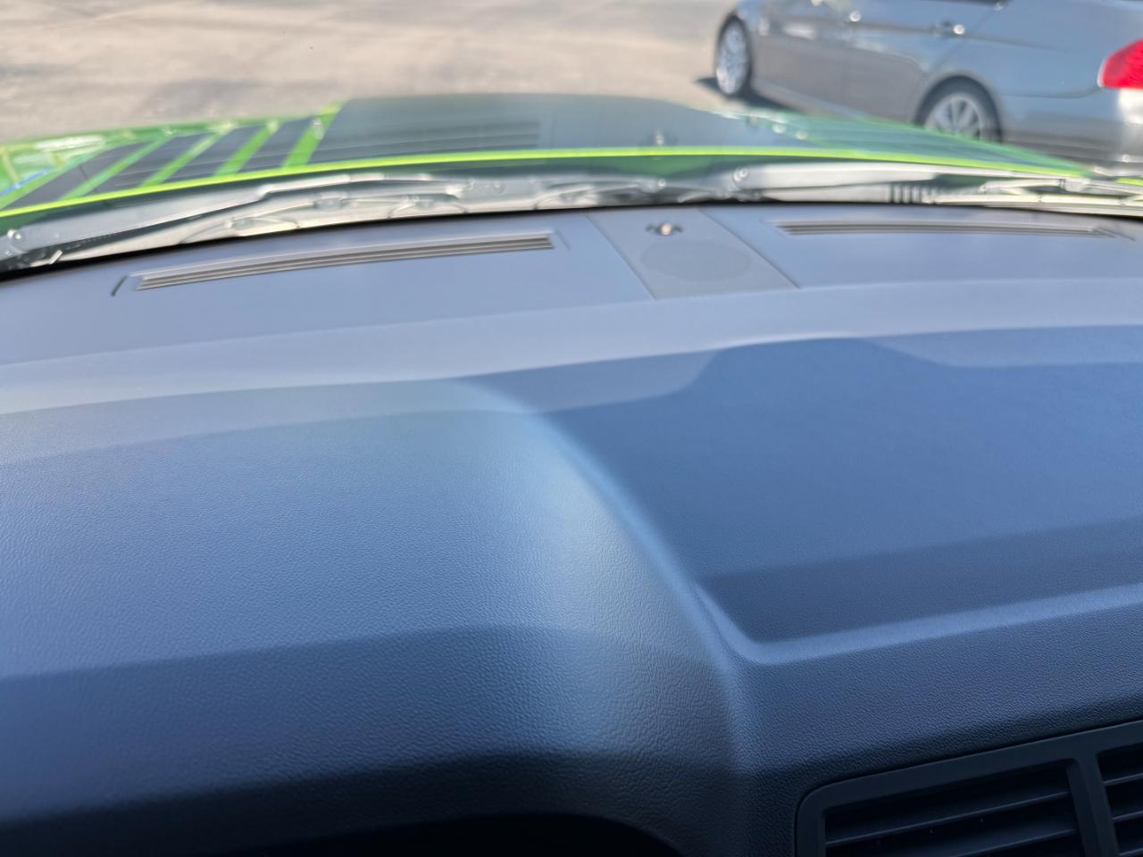 Dodge Challenger 2dr Cpe R/T Classic 2011