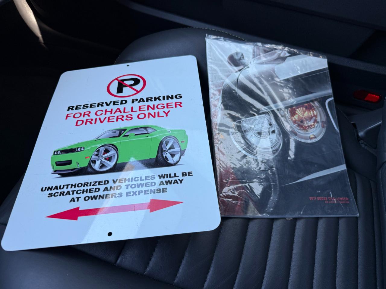 Dodge Challenger 2dr Cpe R/T Classic 2011