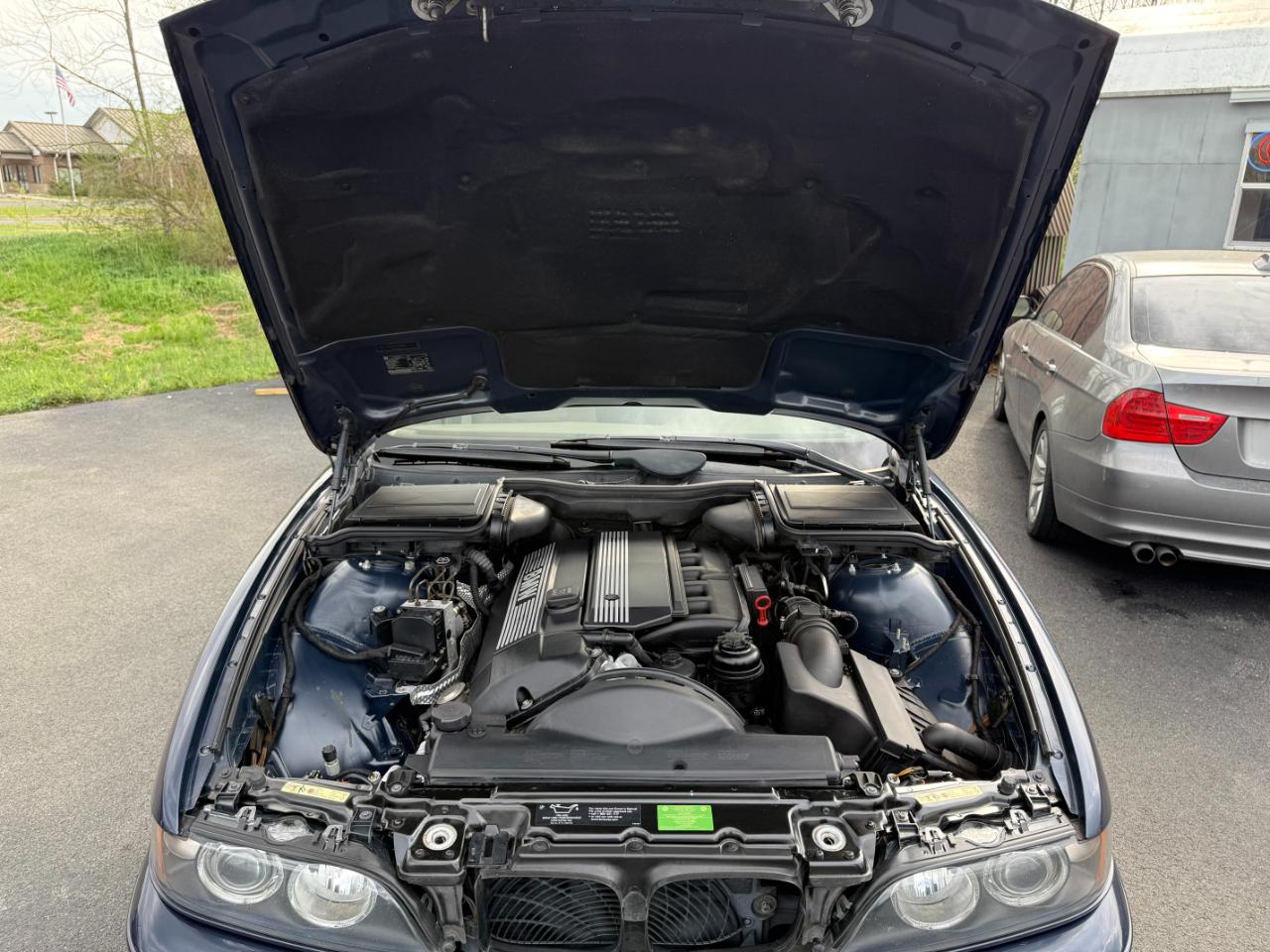 BMW 5 Series 530i 4dr Sdn 5-Spd Manual 2002