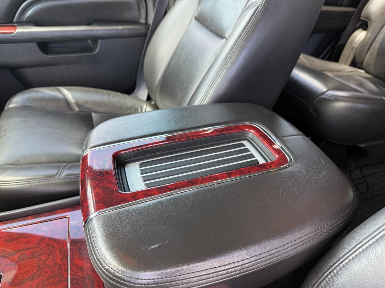 Cadillac Escalade AWD 4dr Premium 2014