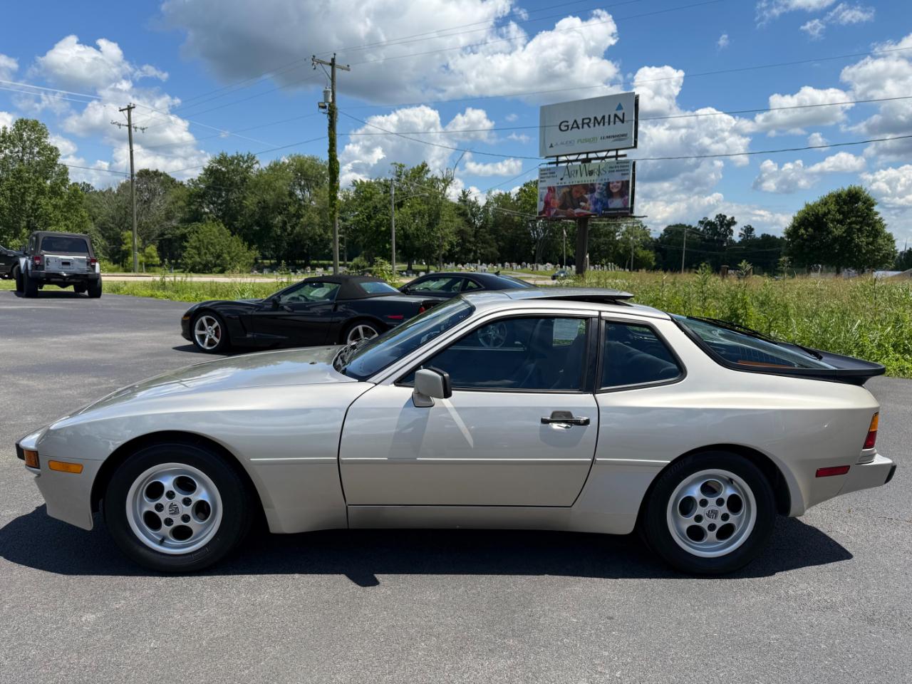 Porsche 944 2dr Coupe 5-Spd 1988