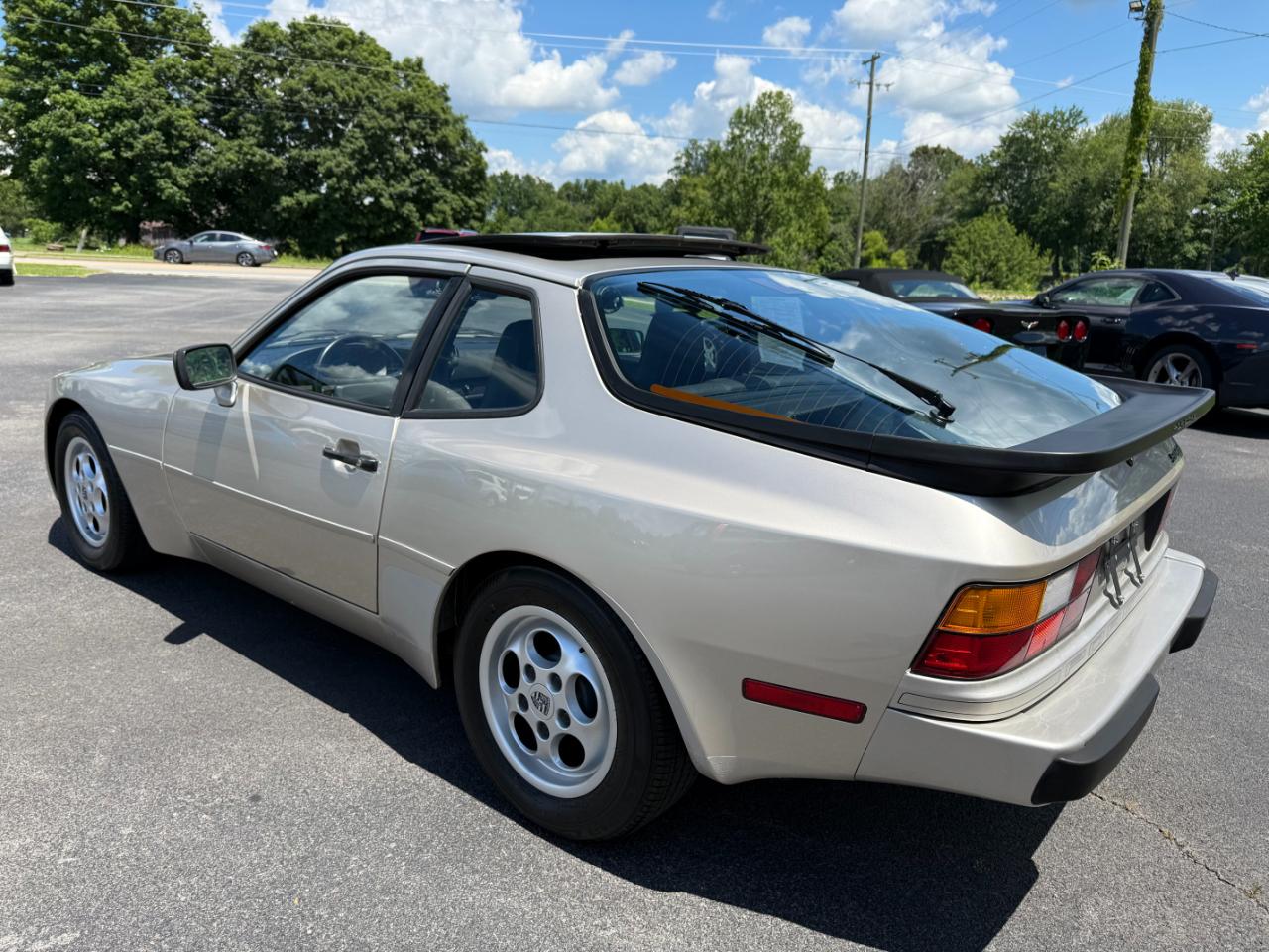 Porsche 944 2dr Coupe 5-Spd 1988