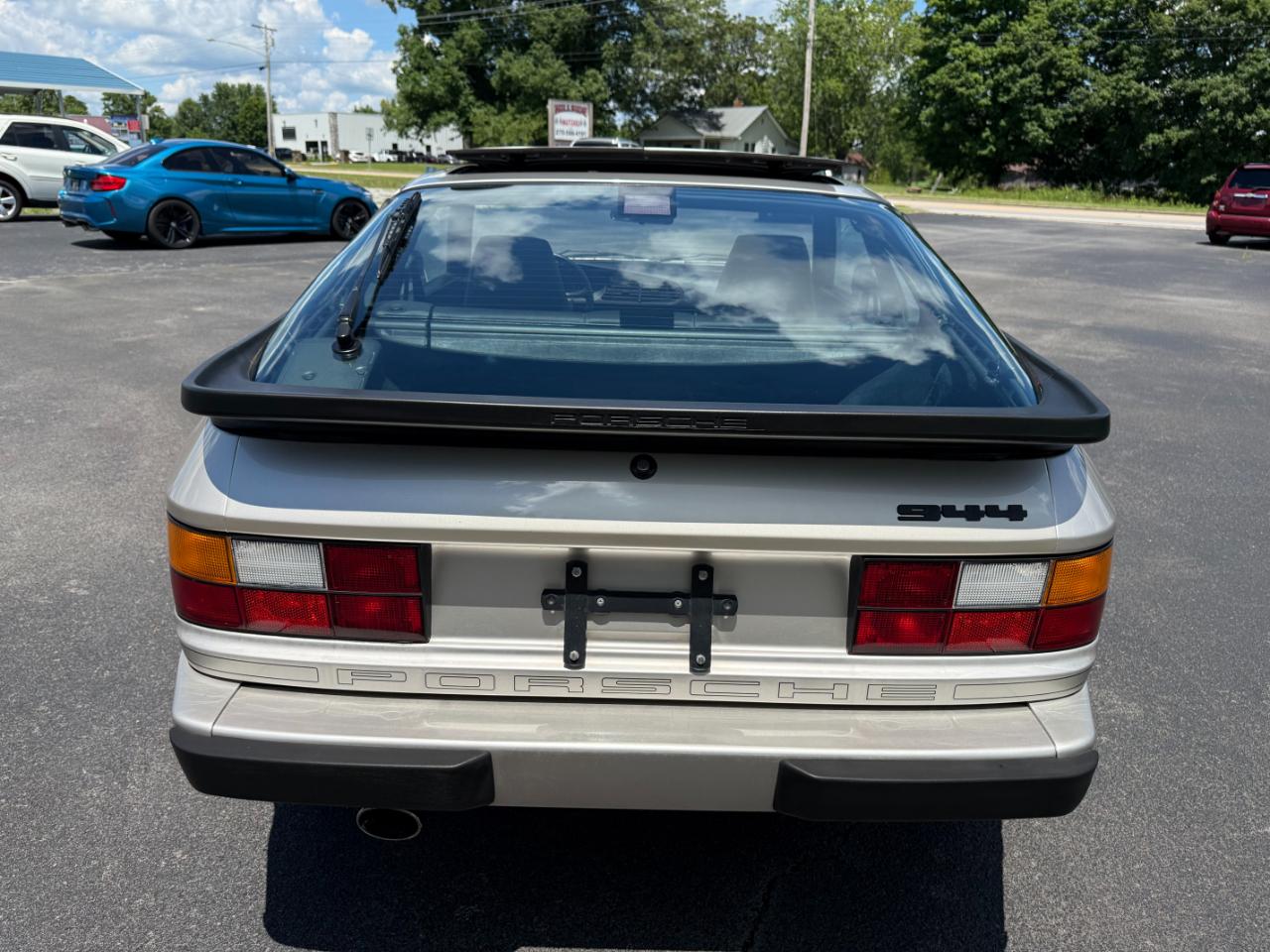 Porsche 944 2dr Coupe 5-Spd 1988