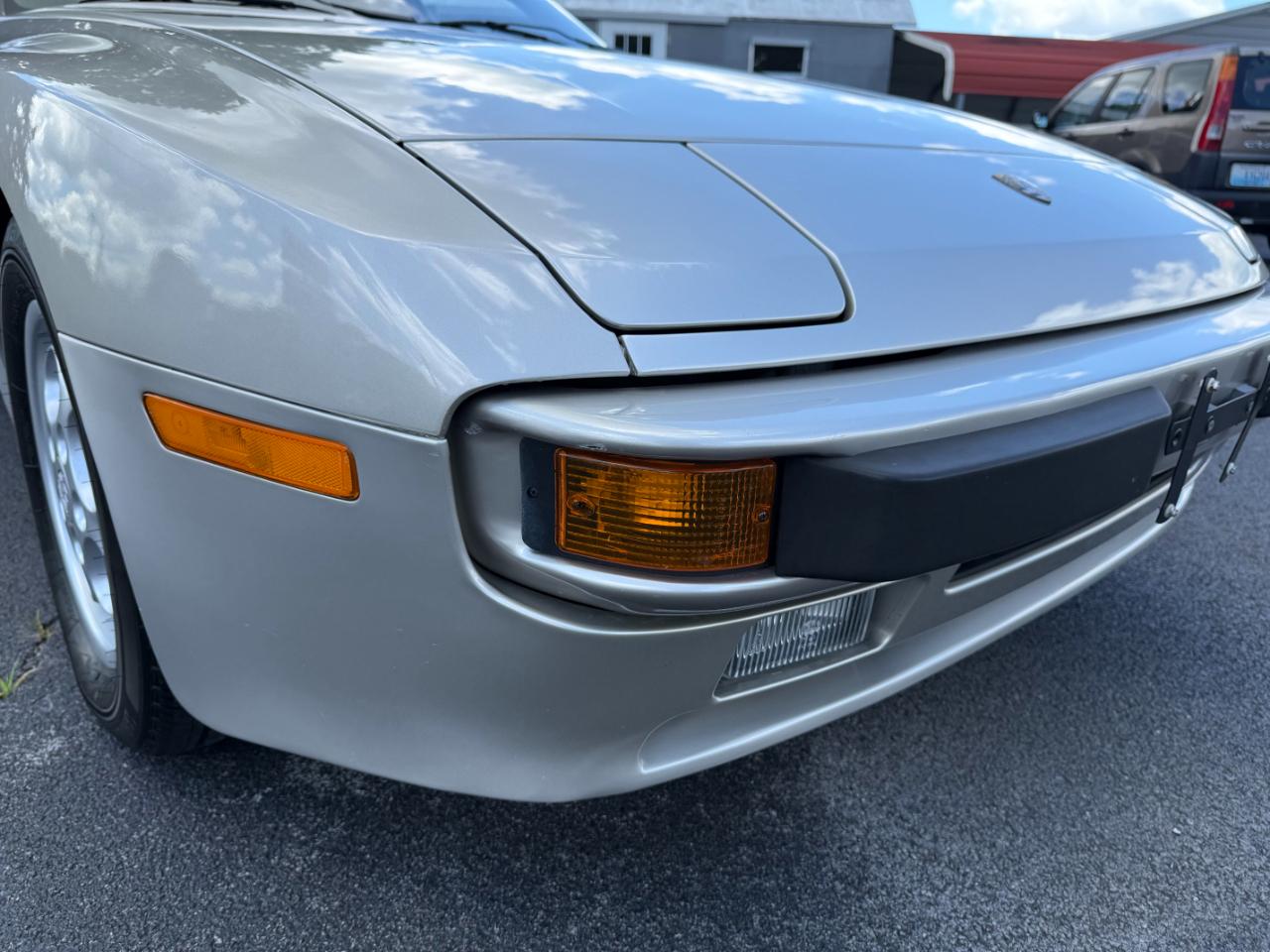Porsche 944 2dr Coupe 5-Spd 1988