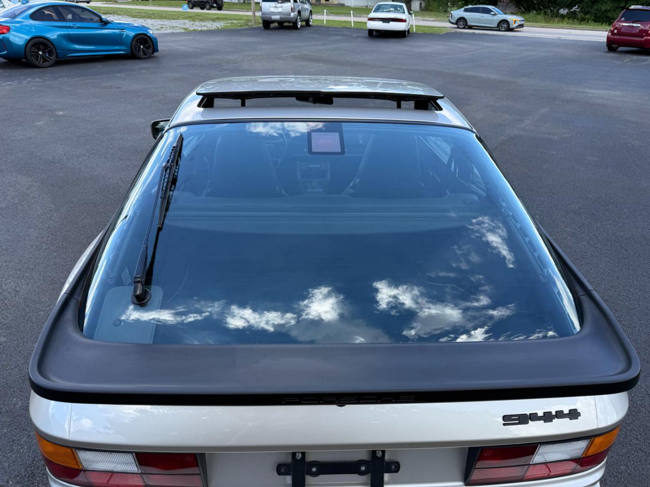 Porsche 944 2dr Coupe 5-Spd 1988