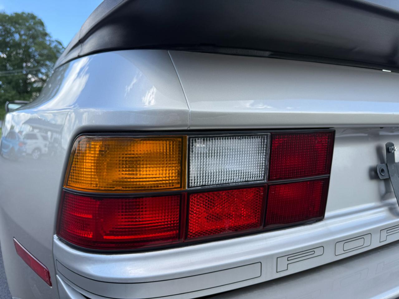 Porsche 944 2dr Coupe 5-Spd 1988