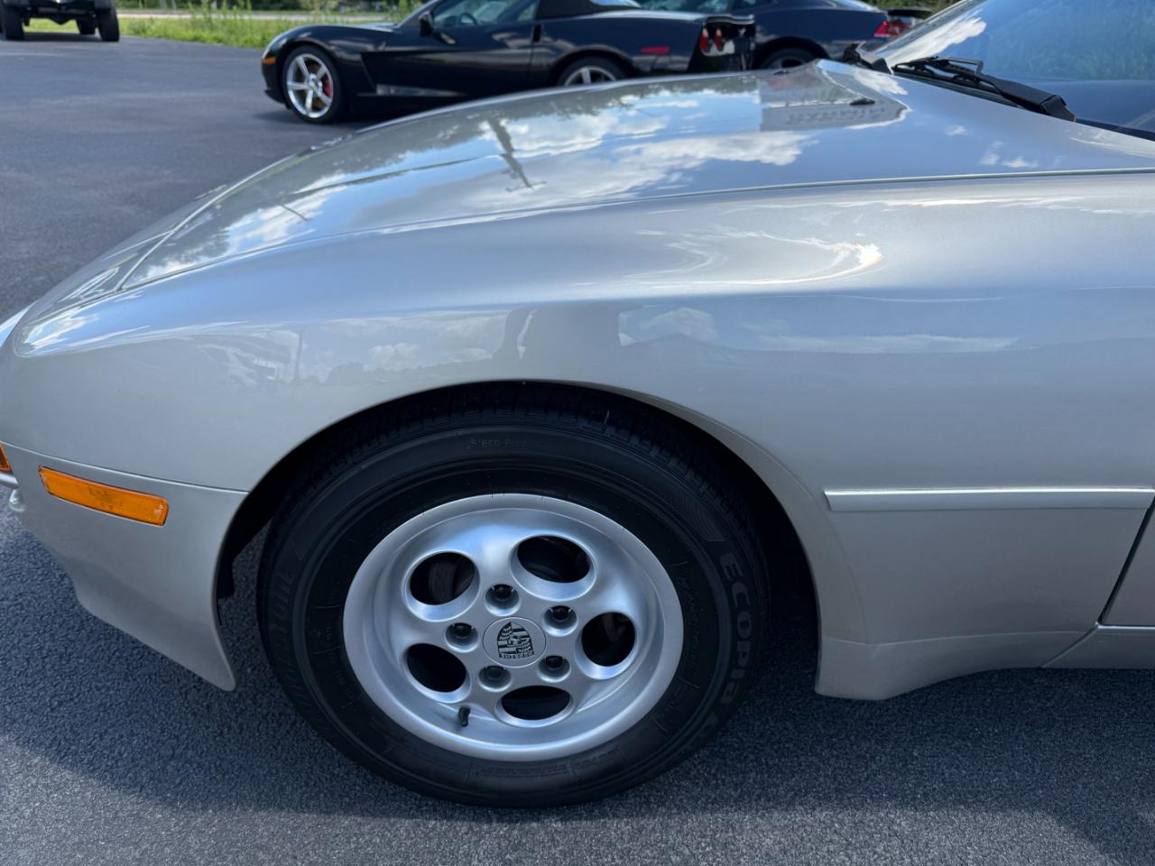 Porsche 944 2dr Coupe 5-Spd 1988