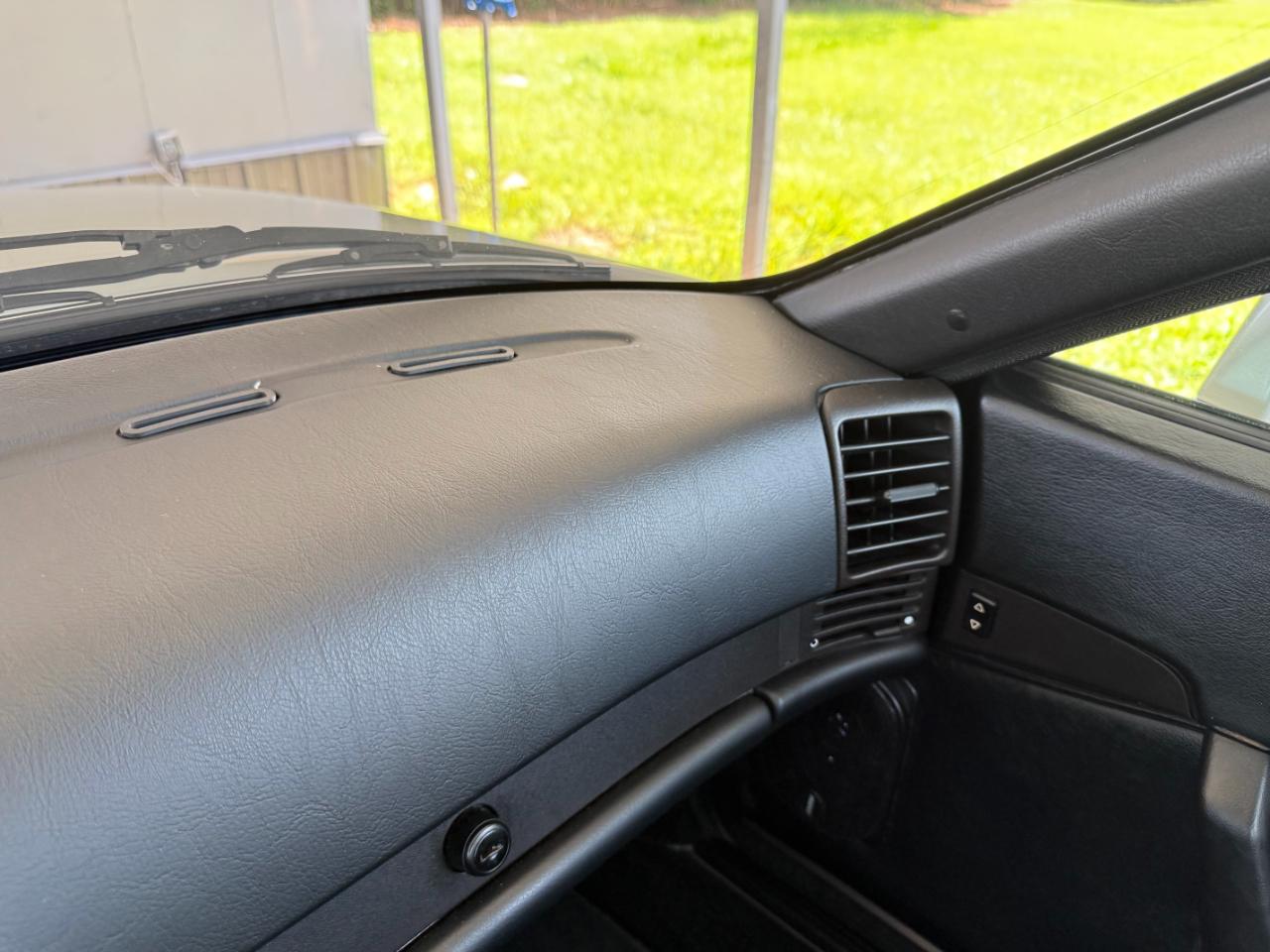 Porsche 944 2dr Coupe 5-Spd 1988