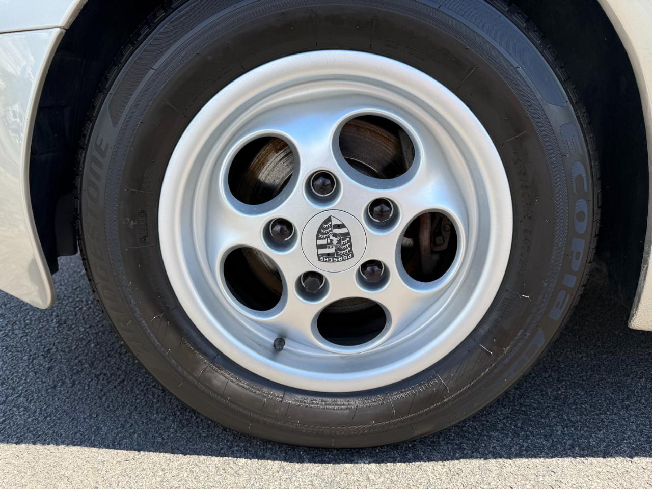 Porsche 944 2dr Coupe 5-Spd 1988