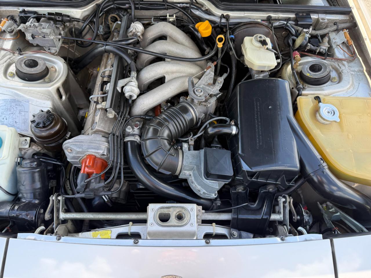 Porsche 944 2dr Coupe 5-Spd 1988