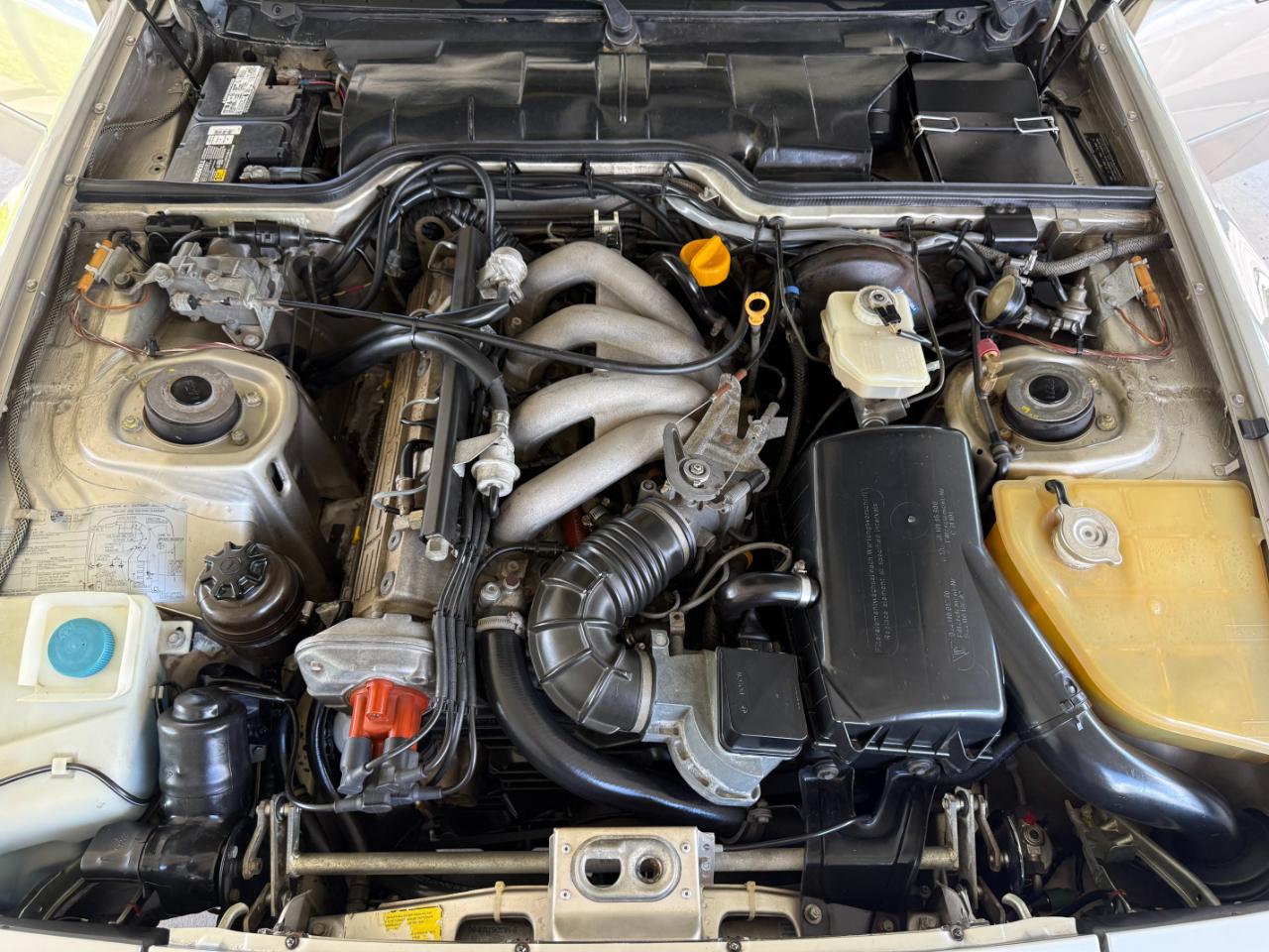 Porsche 944 2dr Coupe 5-Spd 1988