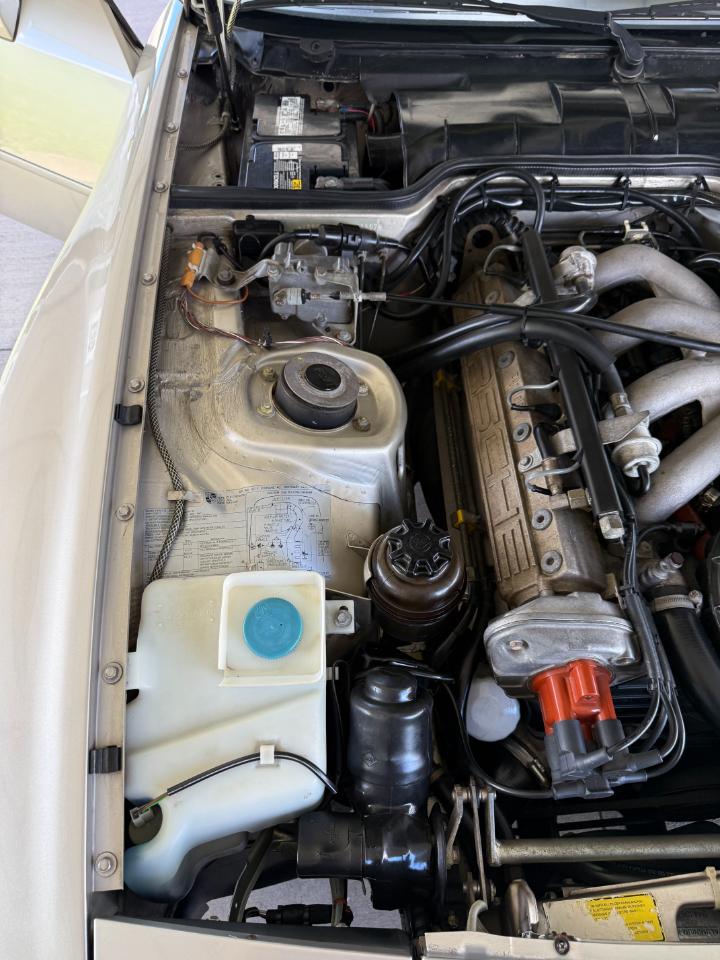 Porsche 944 2dr Coupe 5-Spd 1988
