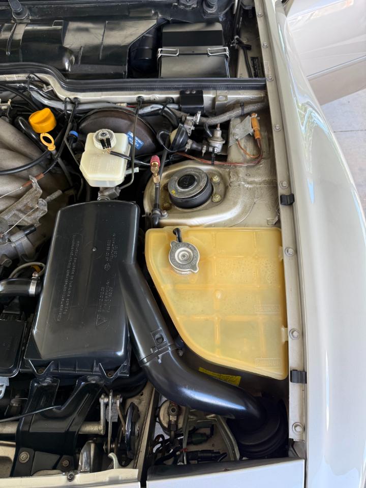 Porsche 944 2dr Coupe 5-Spd 1988