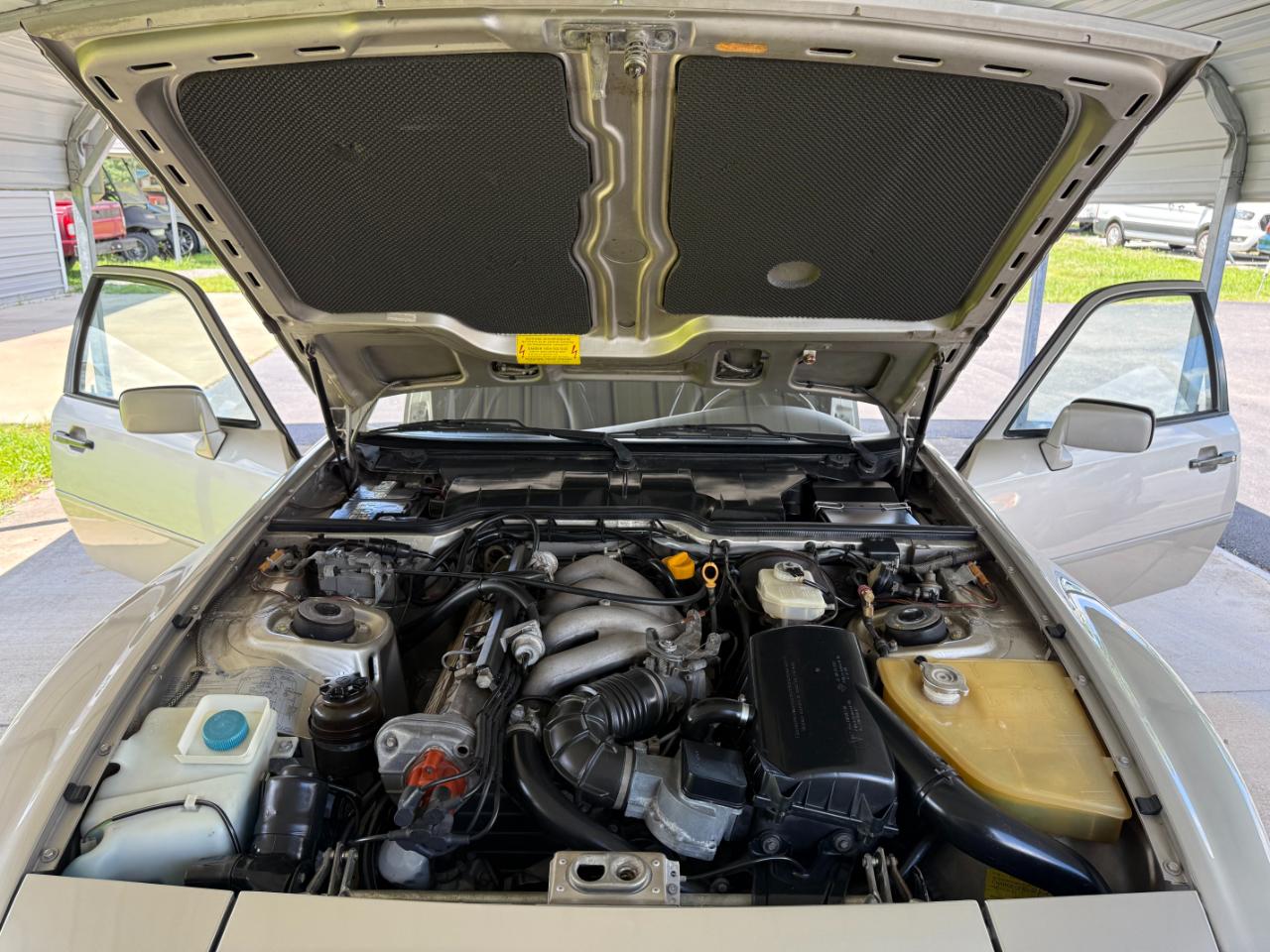 Porsche 944 2dr Coupe 5-Spd 1988