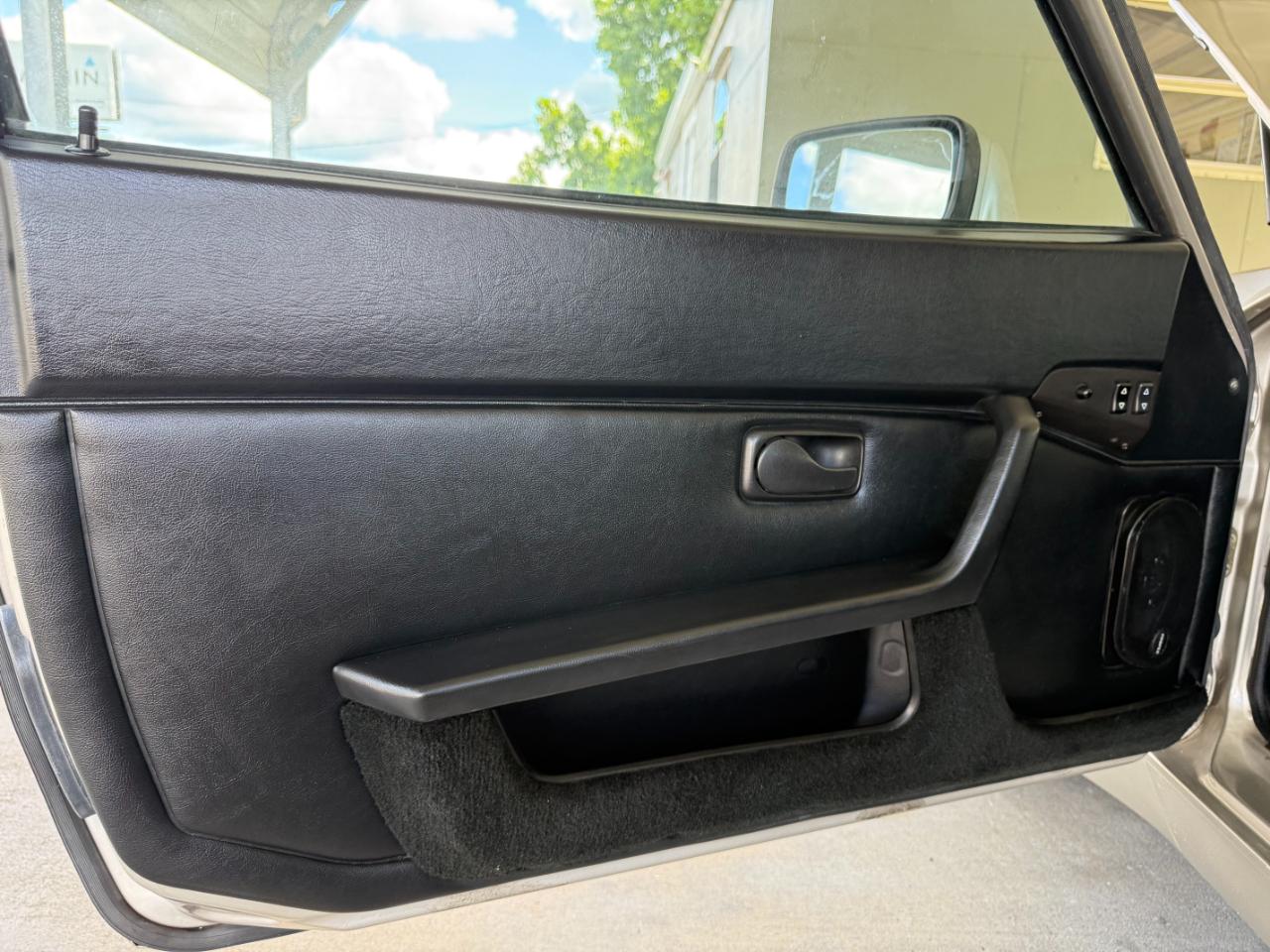 Porsche 944 2dr Coupe 5-Spd 1988