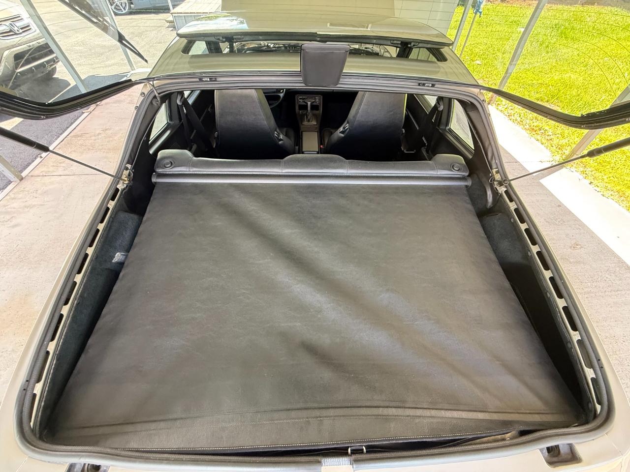 Porsche 944 2dr Coupe 5-Spd 1988