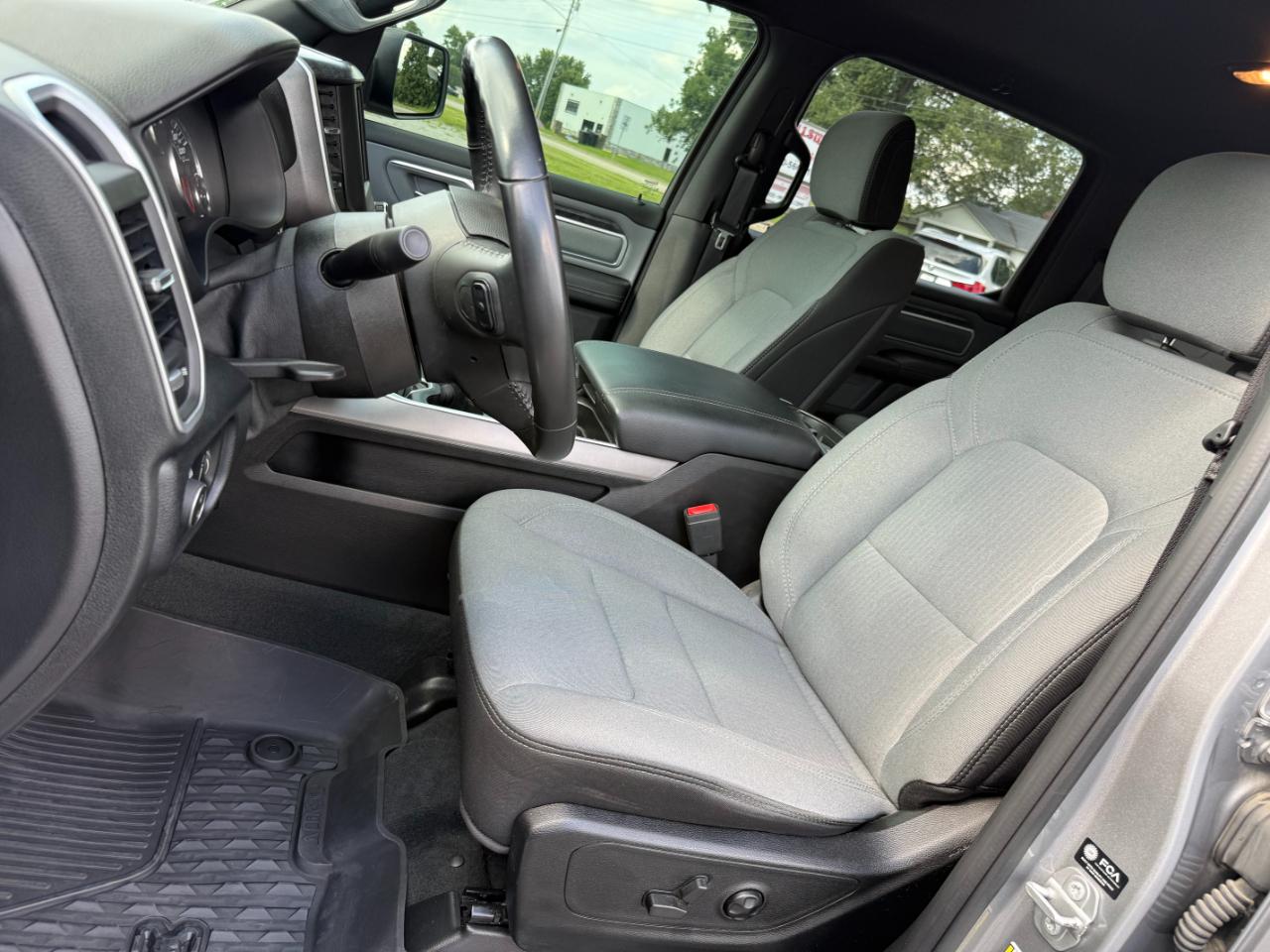 RAM 1500 Big Horn 4x4 Crew Cab 5'7" Box 2021