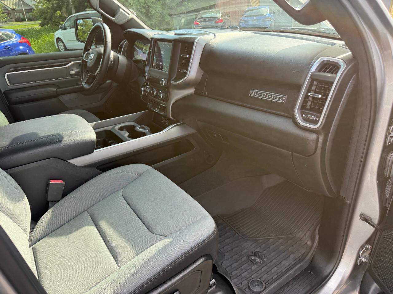 RAM 1500 Big Horn 4x4 Crew Cab 5'7" Box 2021