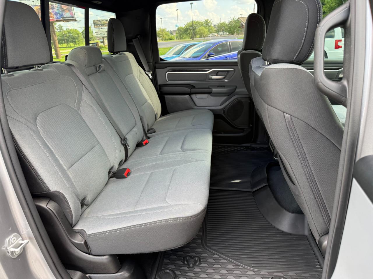 RAM 1500 Big Horn 4x4 Crew Cab 5'7" Box 2021