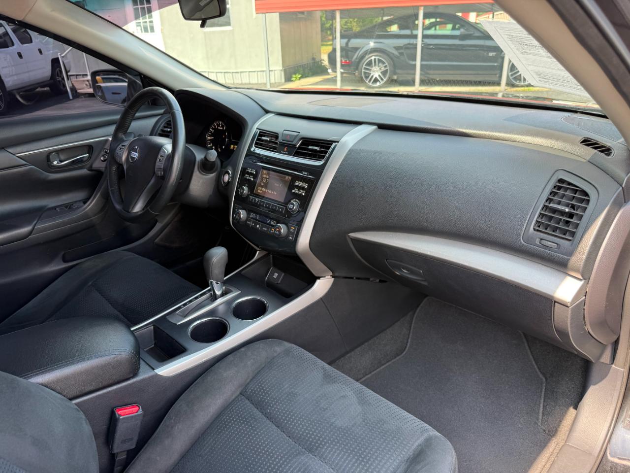 Nissan Altima 4dr Sdn I4 2.5 SV 2015