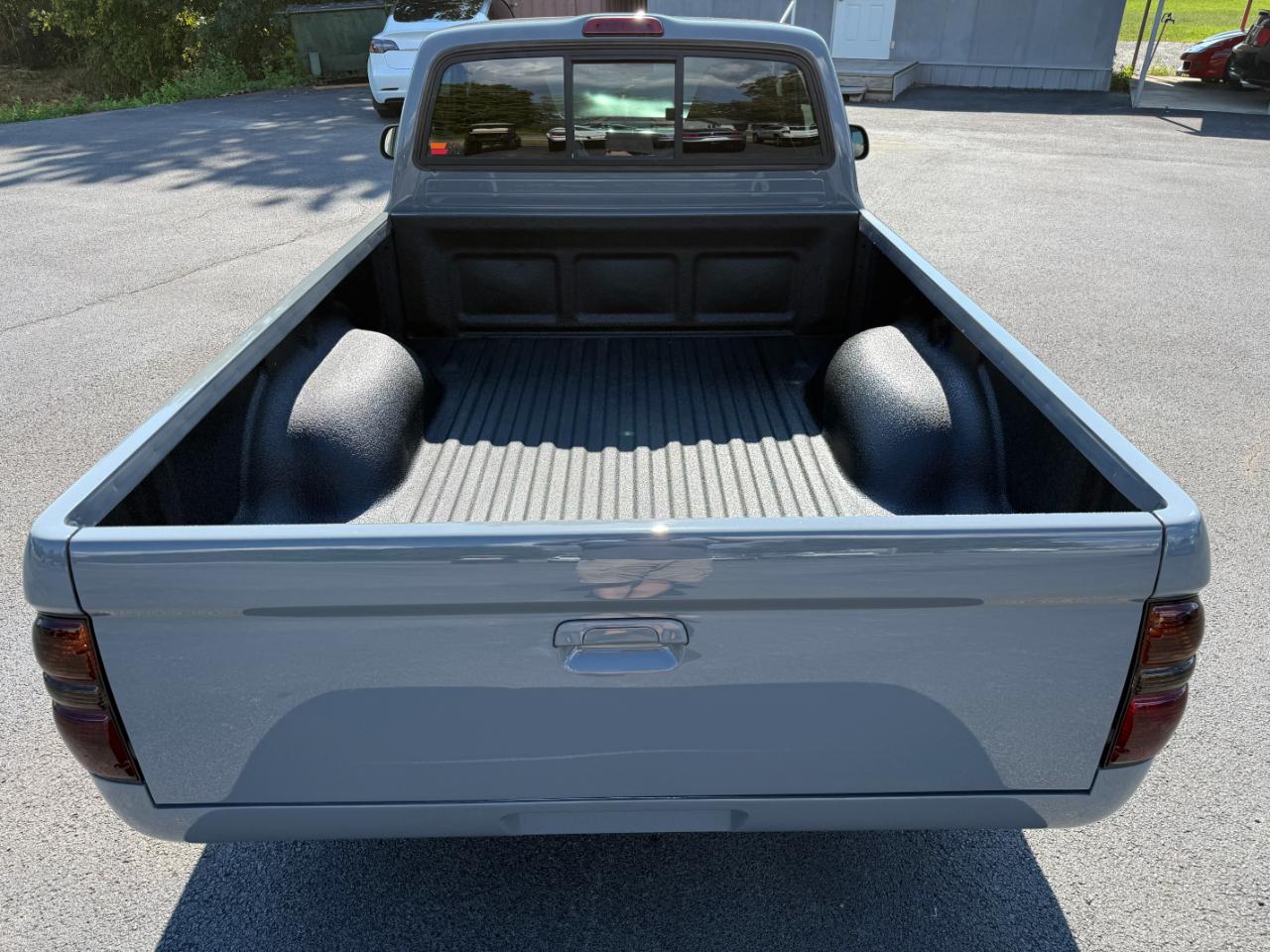 Toyota Tacoma Reg Cab Auto (Natl) 2004