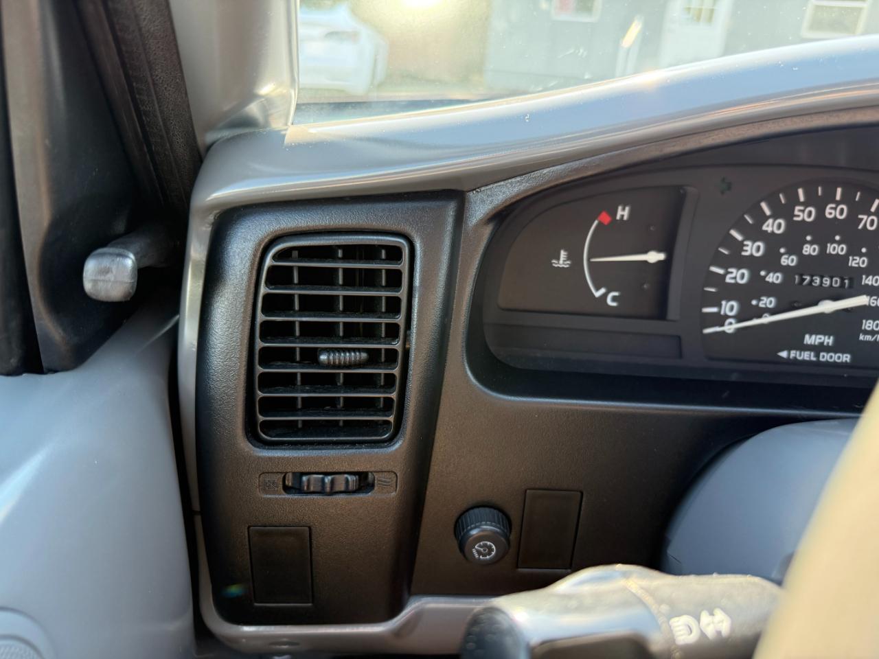 Toyota Tacoma Reg Cab Auto (Natl) 2004