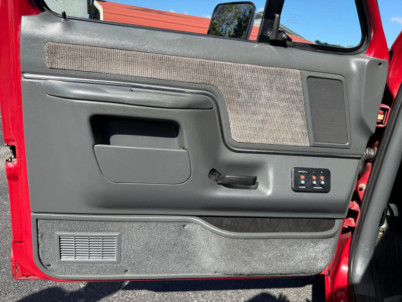 Ford F-150 Styleside "S" 117" WB 1990