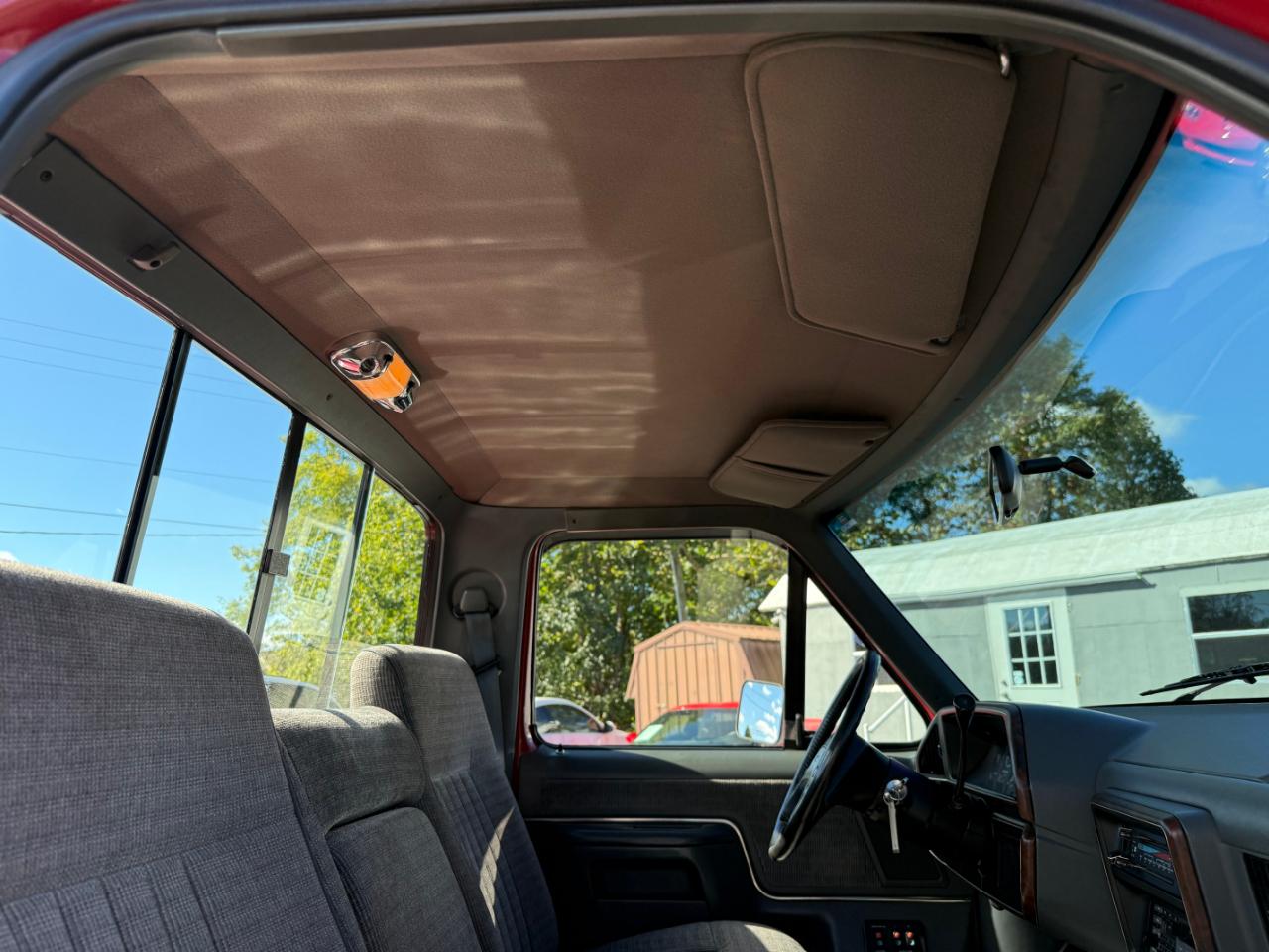 Ford F-150 Styleside "S" 117" WB 1990