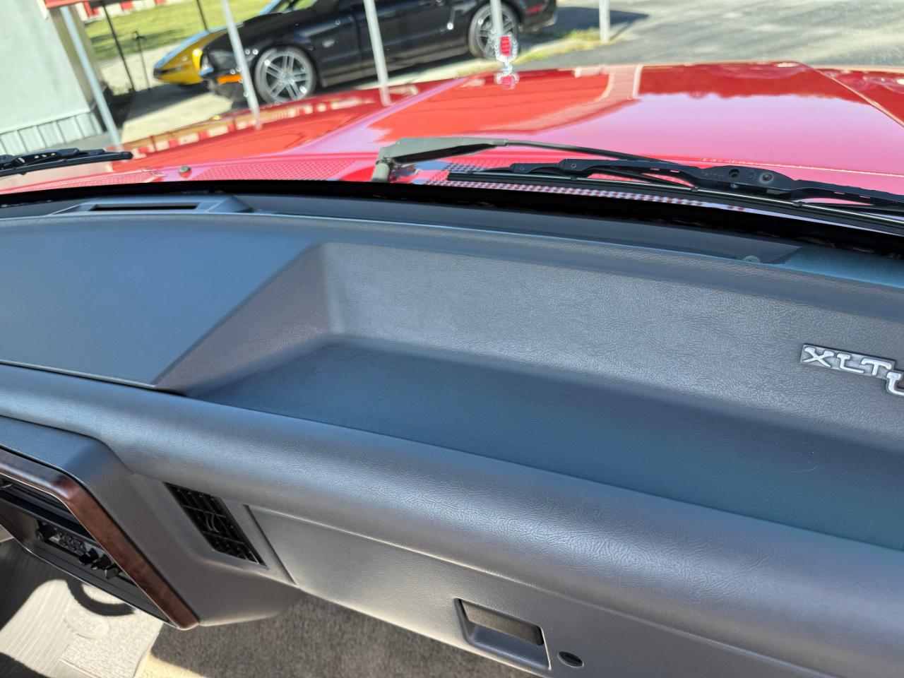 Ford F-150 Styleside "S" 117" WB 1990