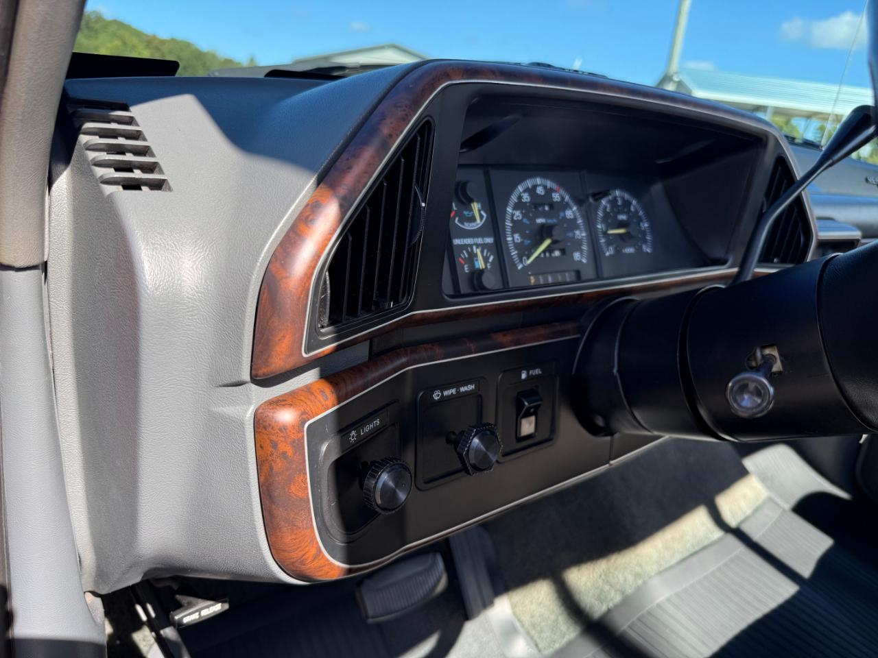 Ford F-150 Styleside "S" 117" WB 1990