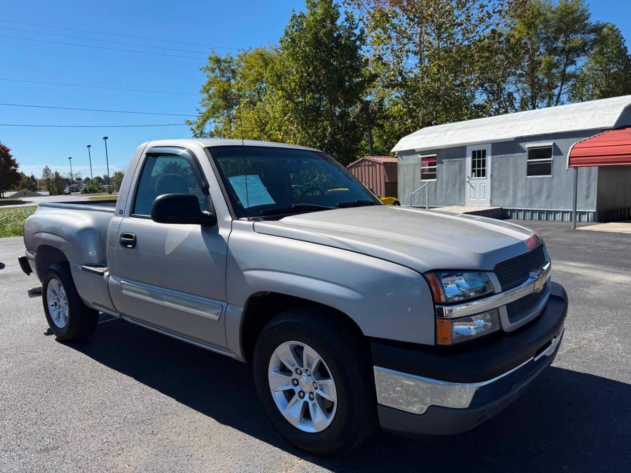 Chevrolet Silverado 1500 Reg Cab 119.0" WB LS 2005